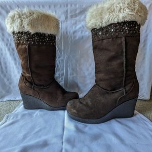 American Eagle women's size 7 faux fur winter snow boots